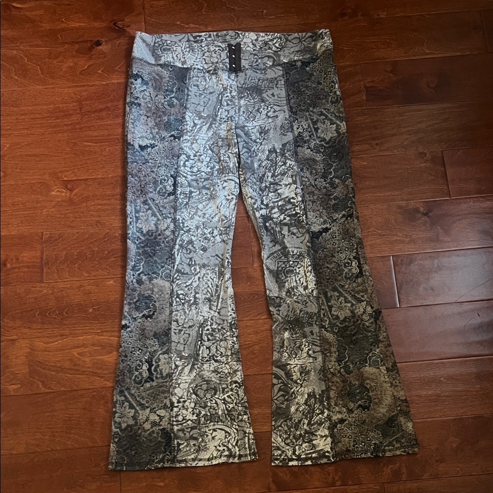 Casadei Women's Black and Gray Patterned Flare Jeans